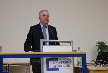 Vorsitzender Professor Dr. Wolfgang Weiß erklärte, der Rückgang der Mitglieder des Diözesangeschichtsvereins bereite ihm Sorge.